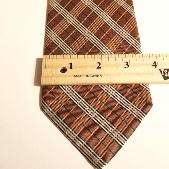 Roundtree Yorke Tie Import Silk Tipped Bar Tac Hand Sewn Weave US Diamond Design - Picture 9 of 10